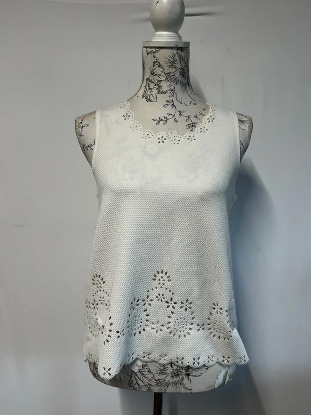 Mizumi | S/M | White lace style vest top