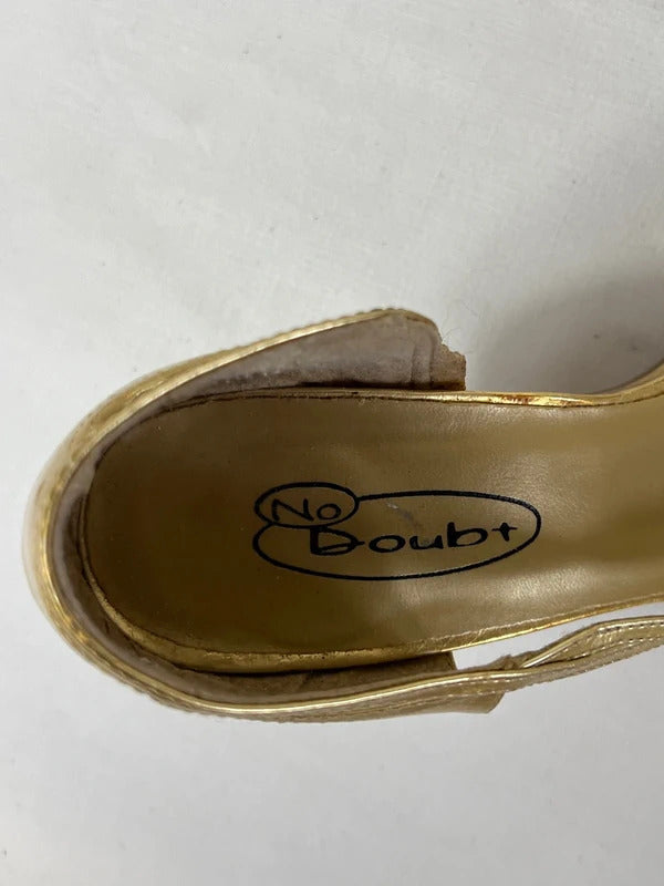 No Doubt | Size 6 | Y2K Gold Toned Strappy Heels
