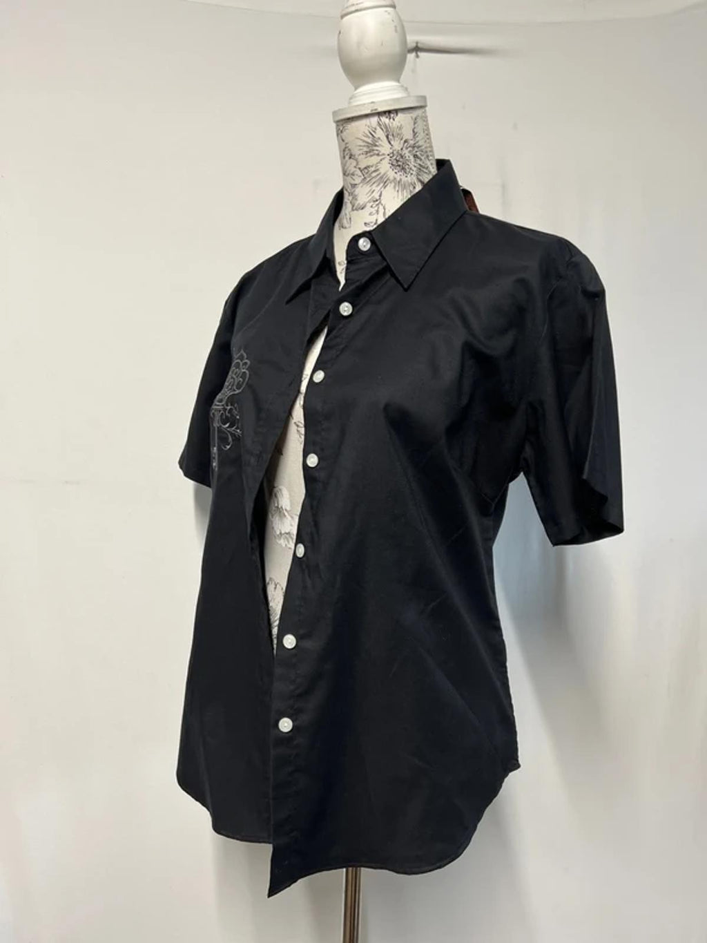 Bride & Gloom | XL | Black cotton skull key embroidered shirt