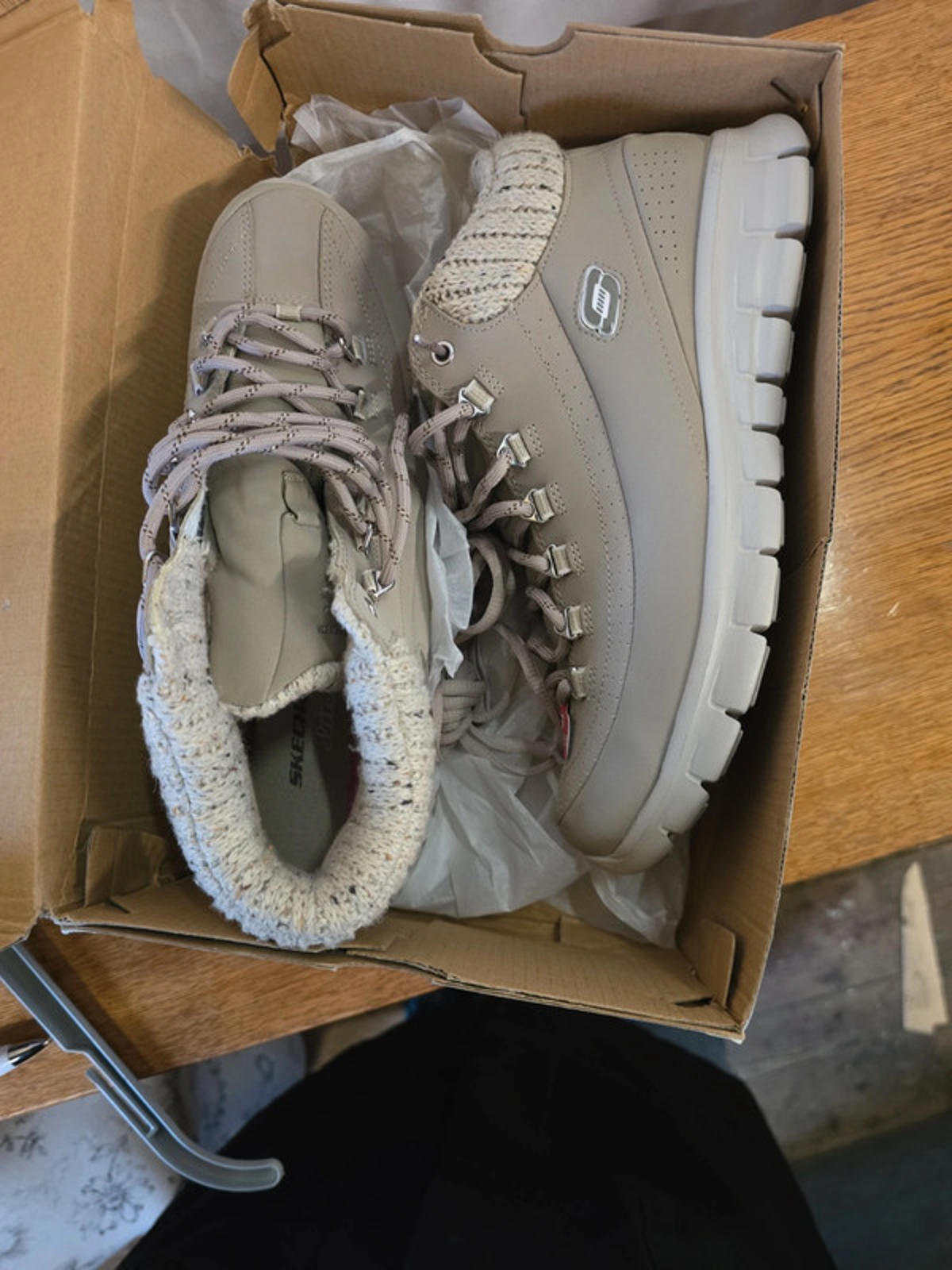 Brand new in Box Sketchers Synergy strong will Nubuck ankle boots size 7