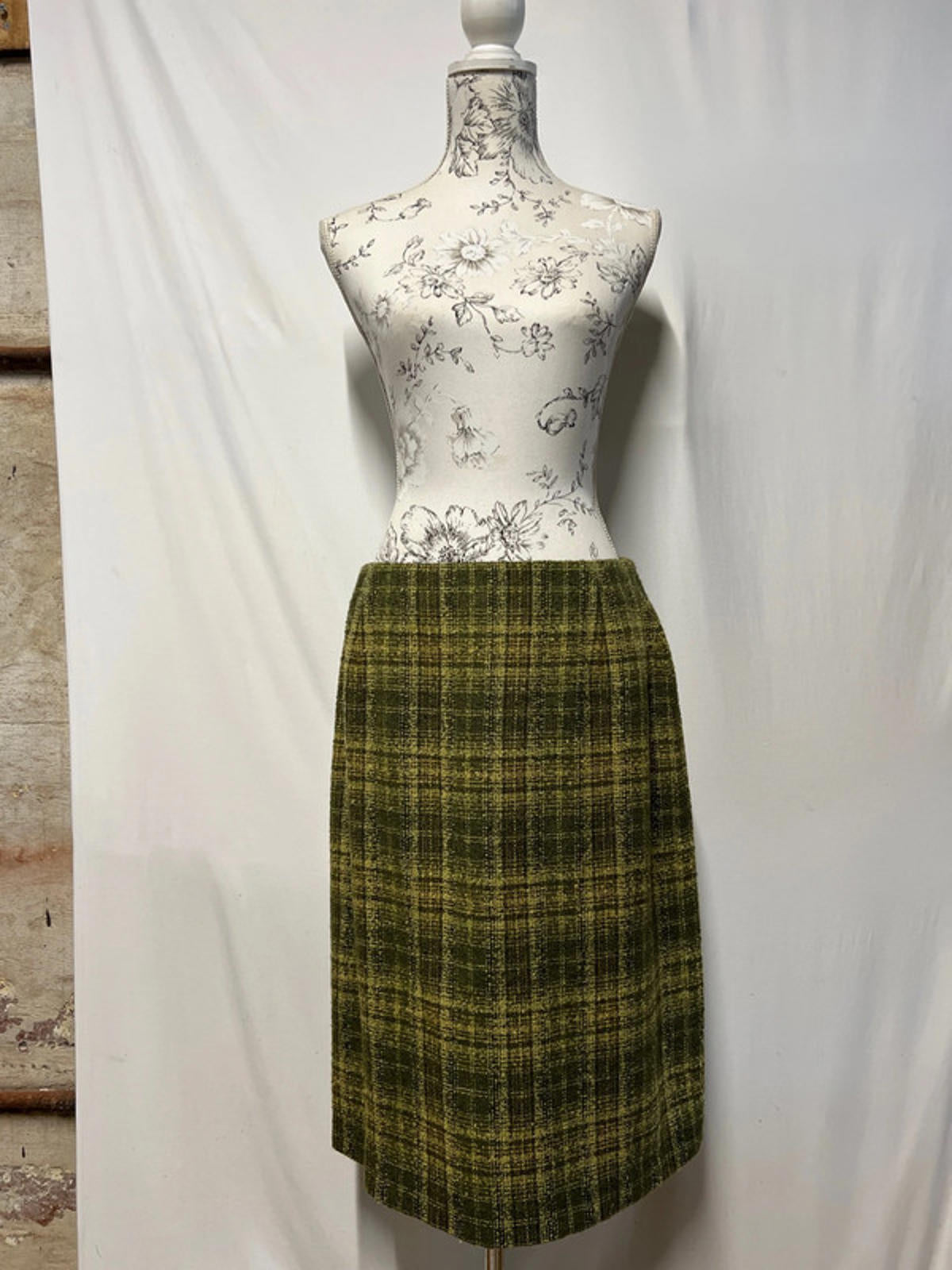 Vintage Ladies Khaki Skirt | Size 18 | Wool Blend