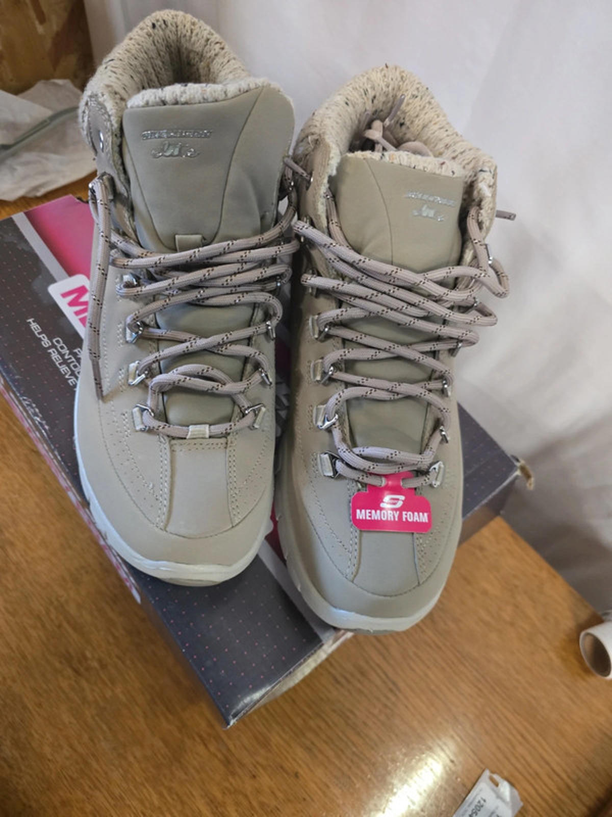 Brand new in Box Sketchers Synergy strong will Nubuck ankle boots size 7