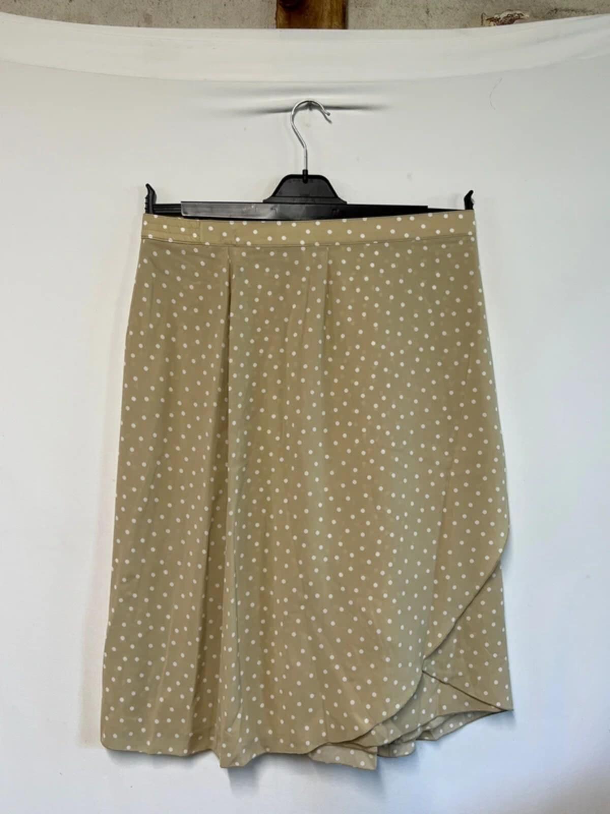 Lucia | 18 | Ladies beige polka dot dress