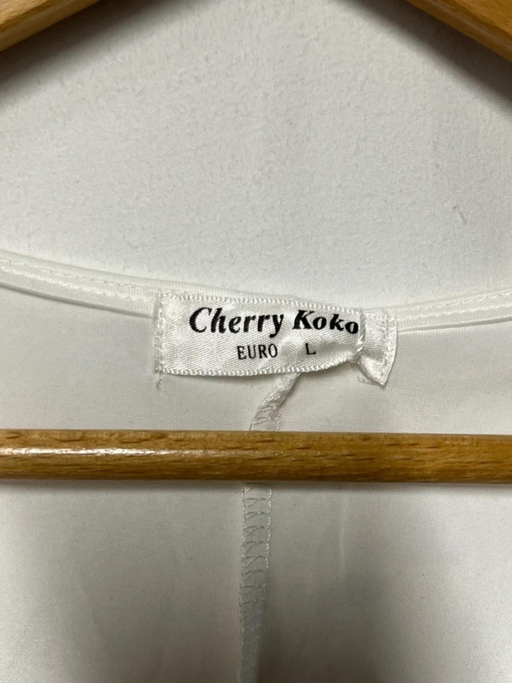 Cherry Koko | L | White Lace Style Long Sleeve | Polyester