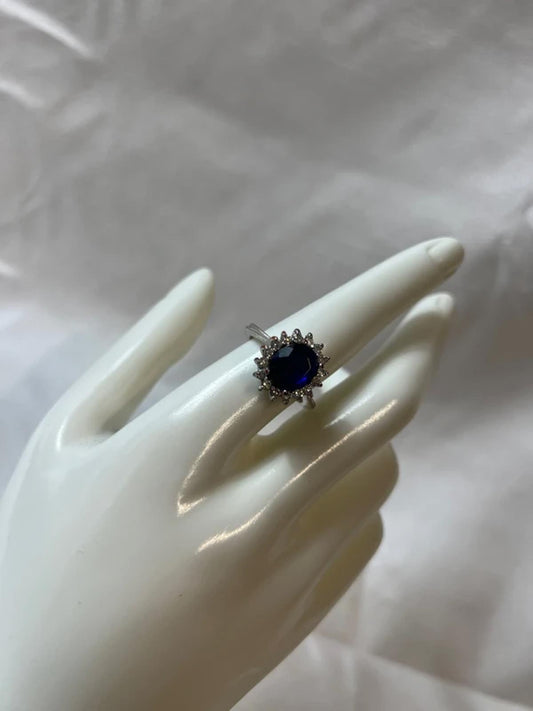 Blue stone ring with diamantés | Silver color