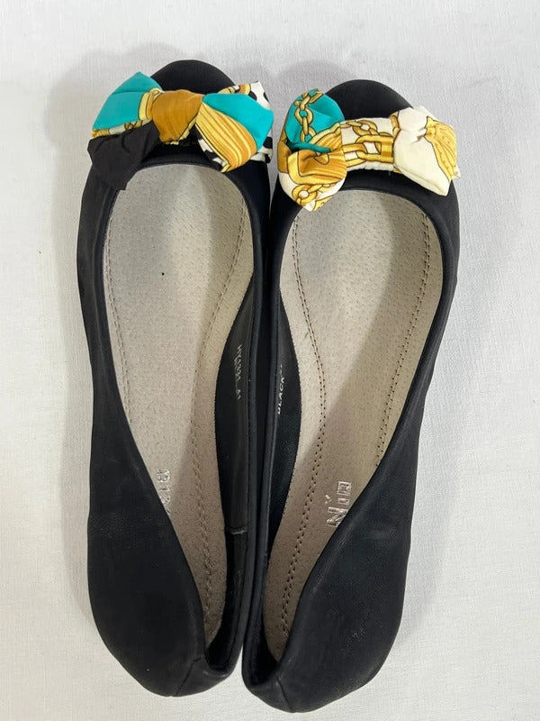 Nǐo Nio | Size 7 (41) | Stylish black velvet ballets with colourful bows
