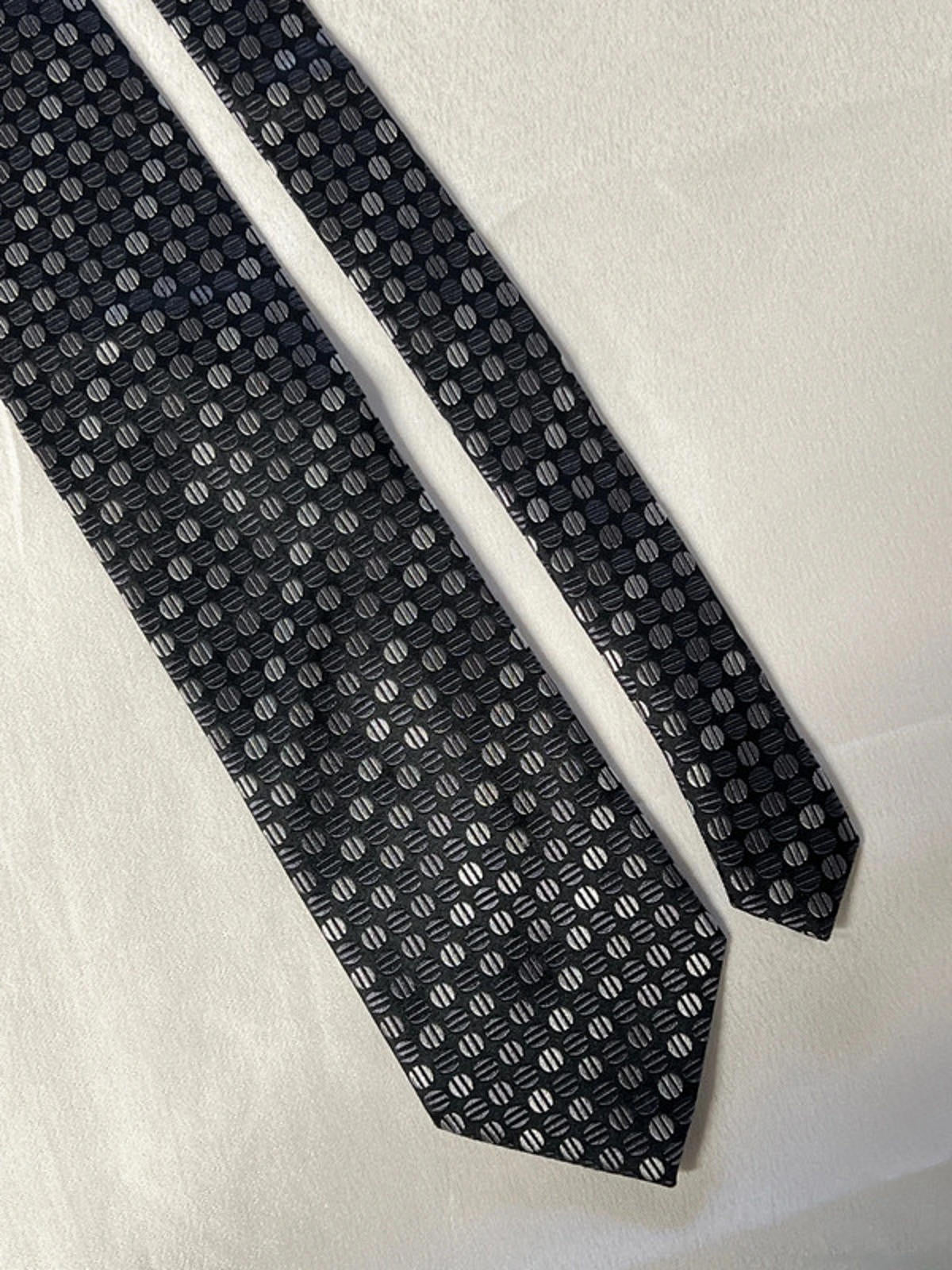 Van Heusen Men’s Tie | 100% Silk | Good Condition