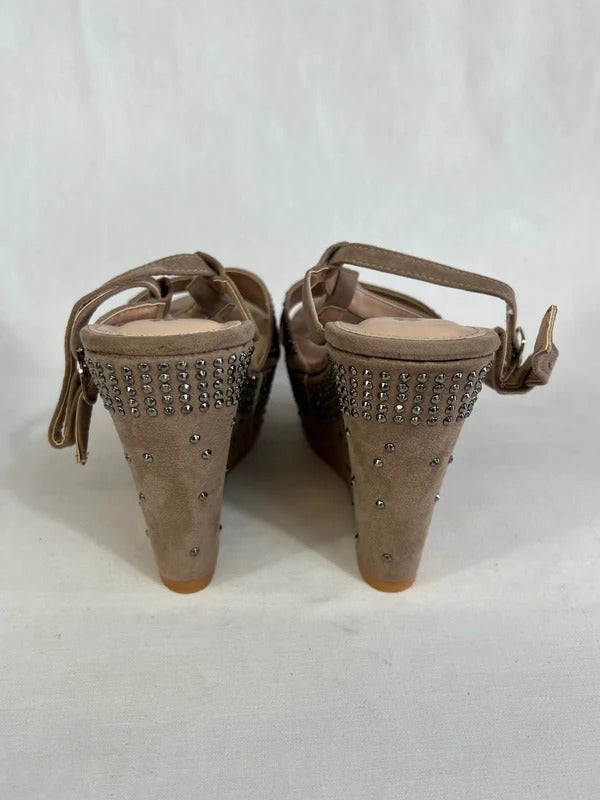 Belle Women | Size 6 |Y2K Beige raised sandals