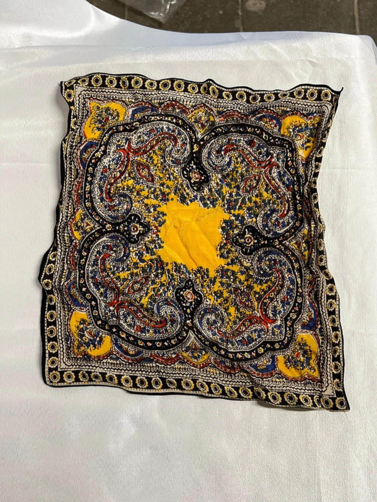 Vintage 1940’s Hankerchief | 100% Silk