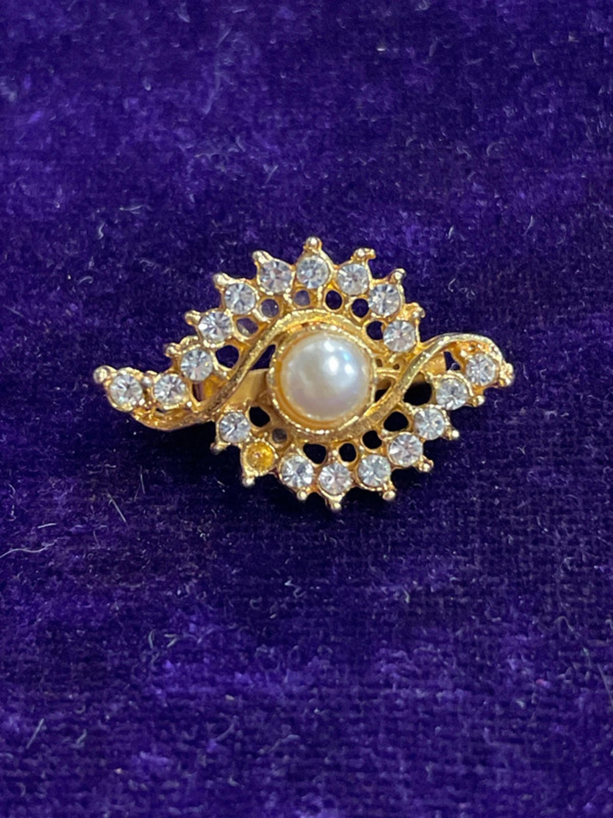 Costume jewellery Brooch