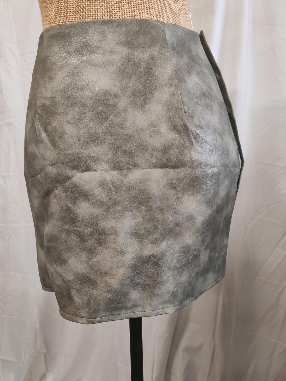 Pretty Little Thing | UK 6 | Khaki Mini Skirt | Polyurethane