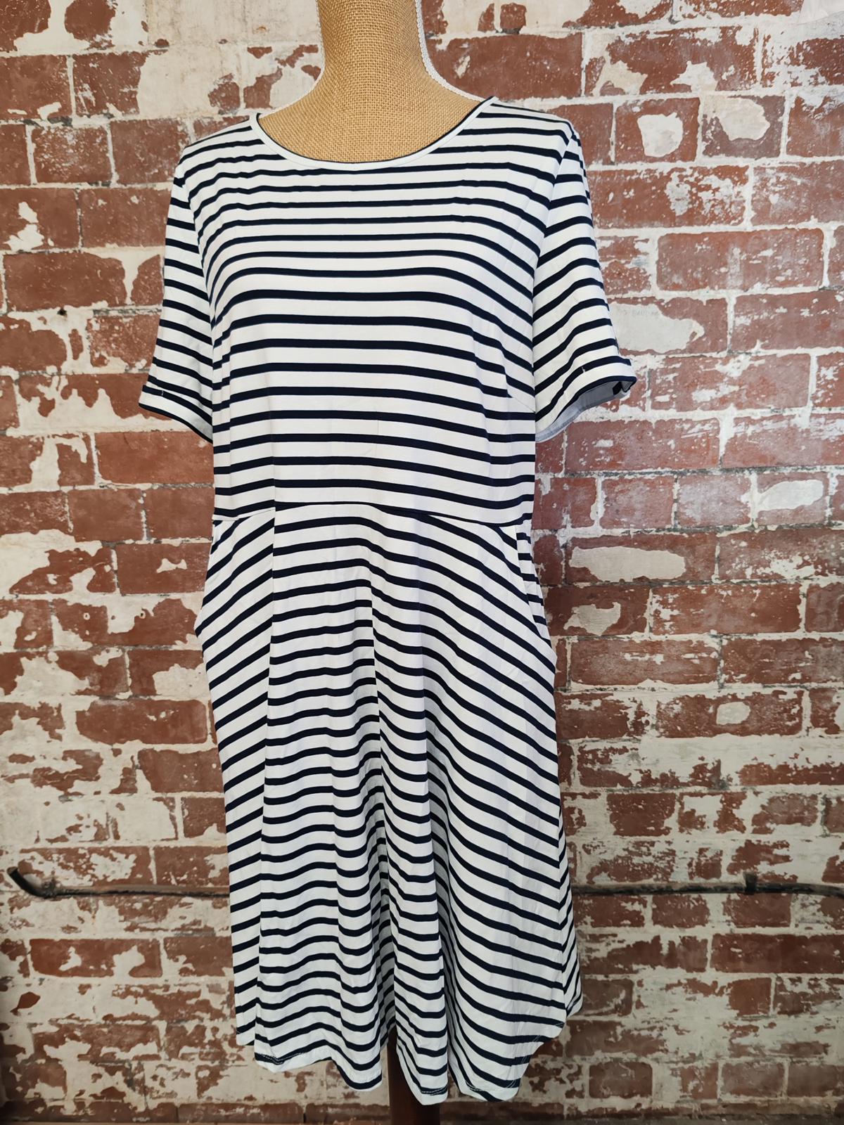 Dorothy Perkins | UK 22 | Navy & White Skater Dress | Cotton