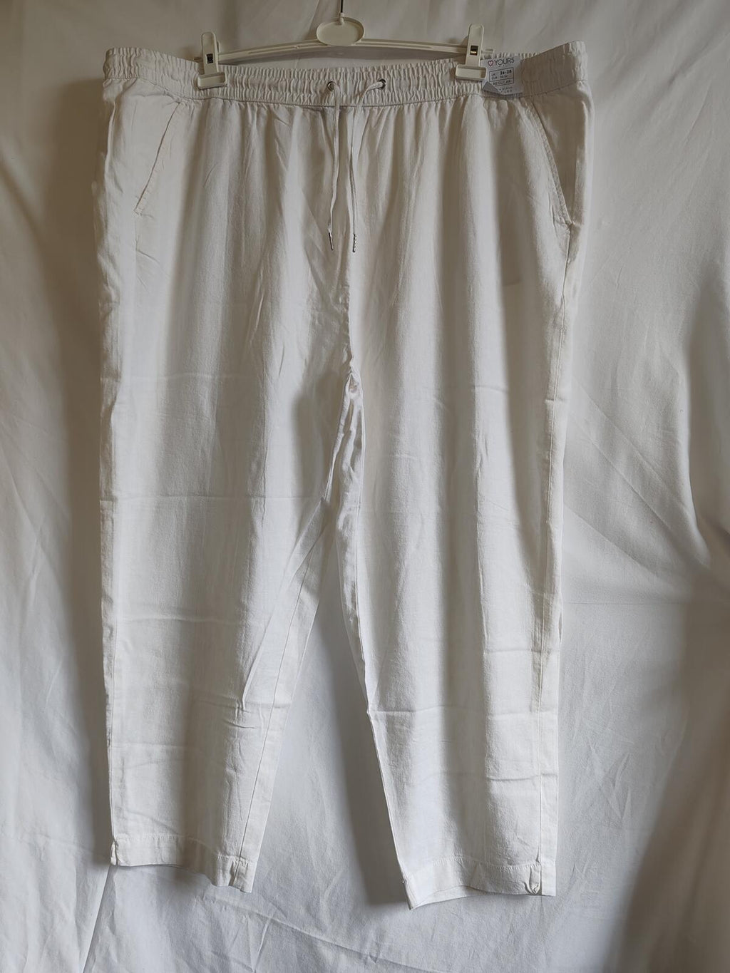 Yours | UK 26-28 | Chic white trousers | Linen