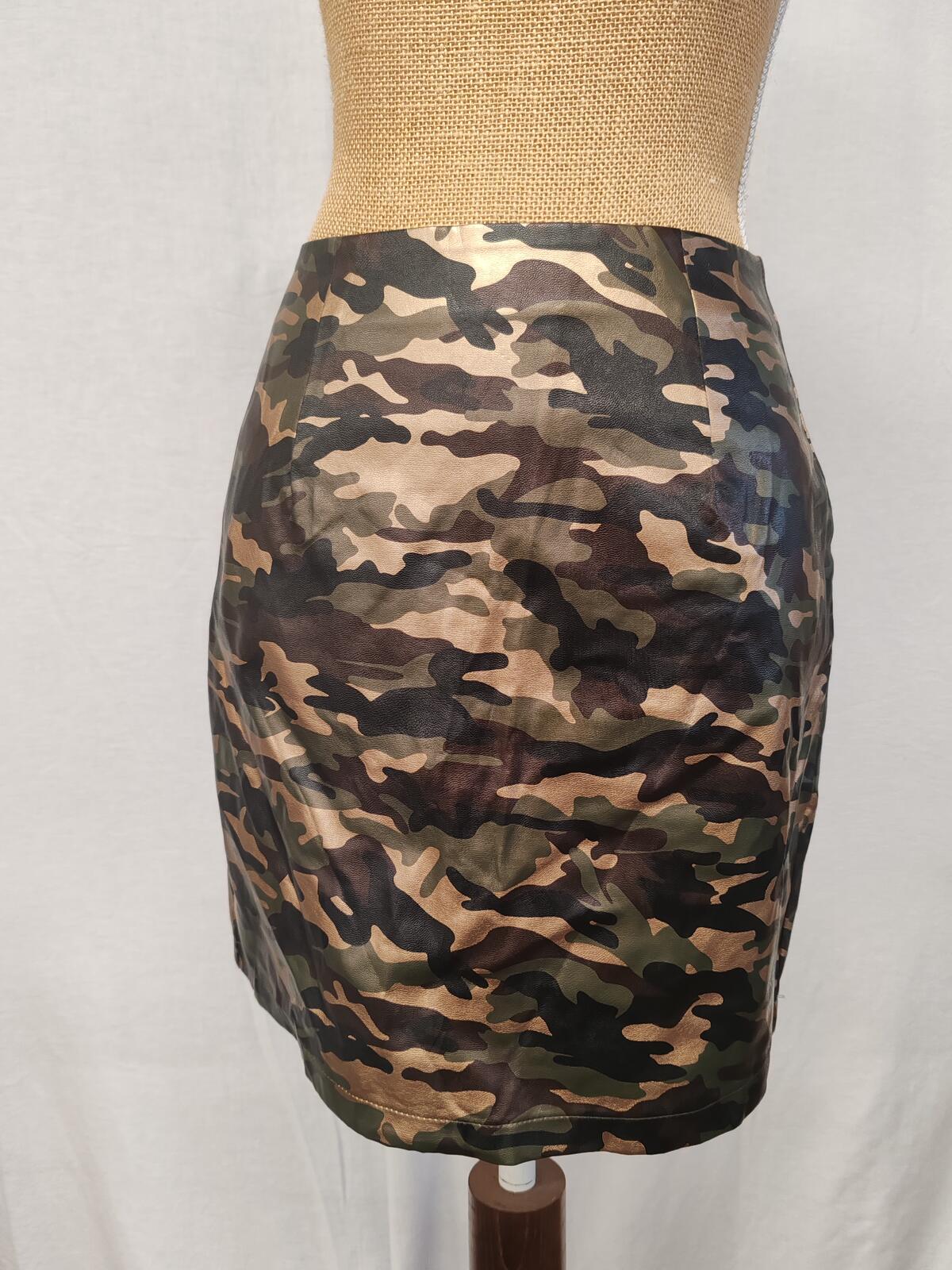 Pretty Little Thing | UK 8 | Army Faux Leather Skirt