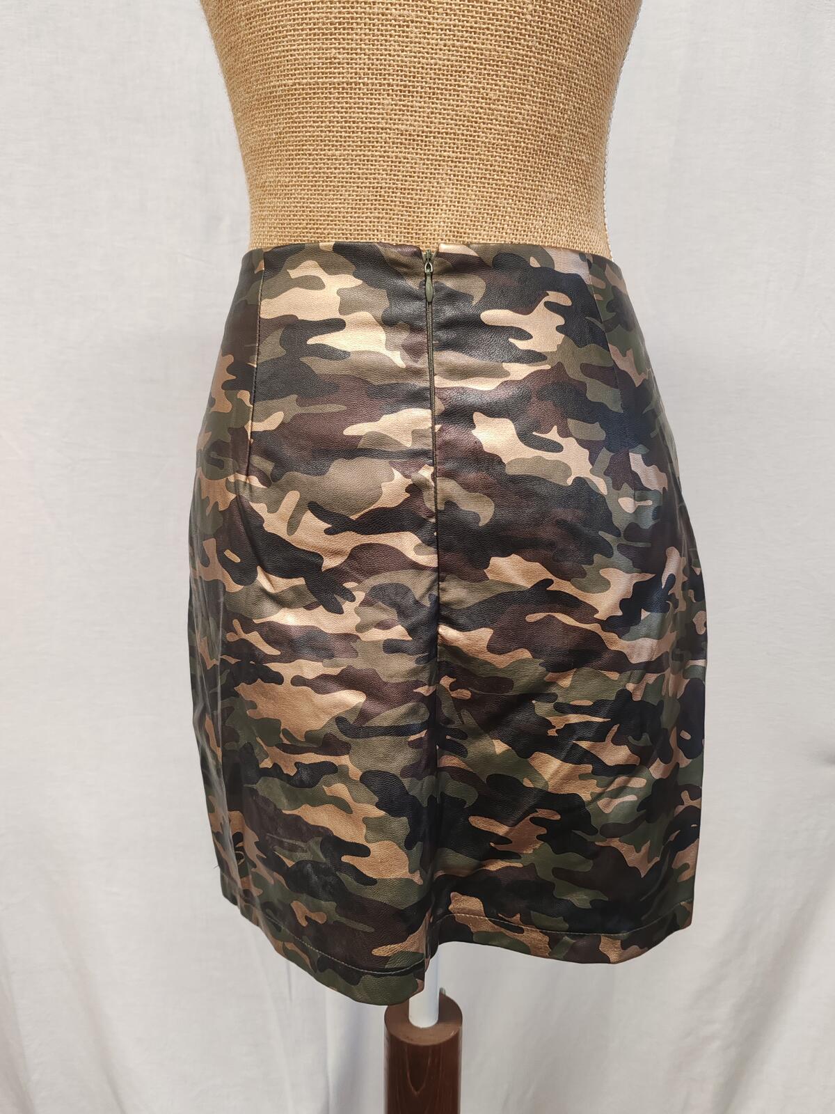 Pretty Little Thing | UK 8 | Army Faux Leather Skirt