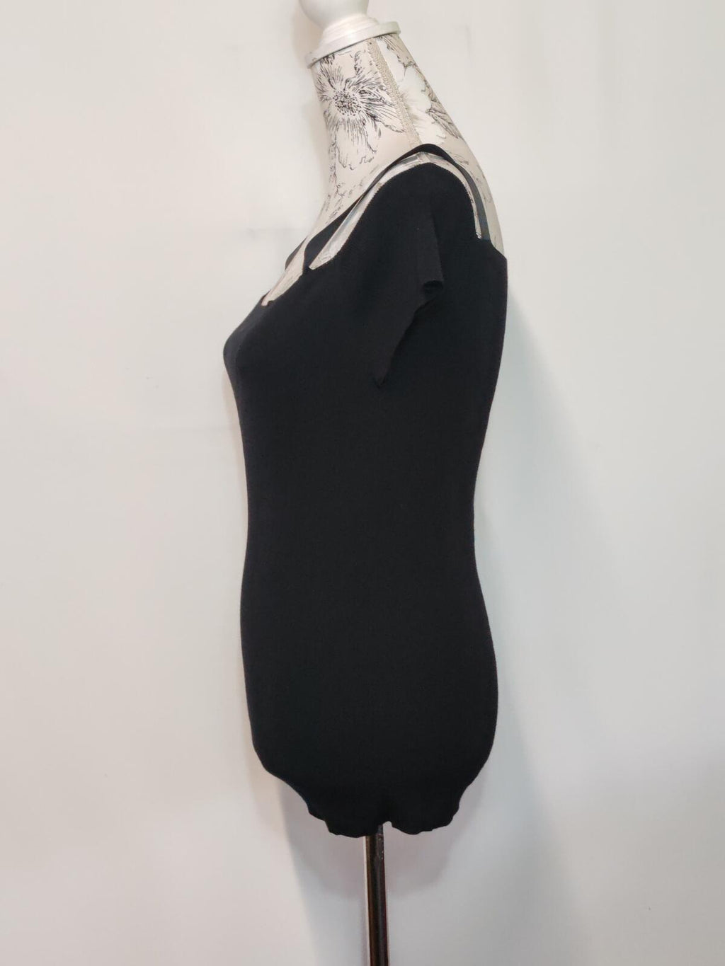 Bitter Kai Rand | L | Black Cold Shoulder Tshirt