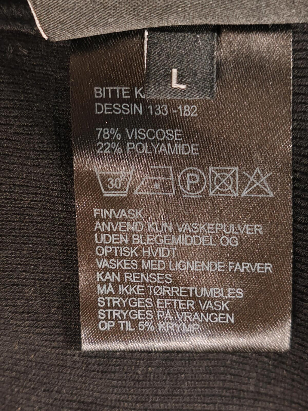 Bitter Kai Rand | L | Black Cold Shoulder Tshirt