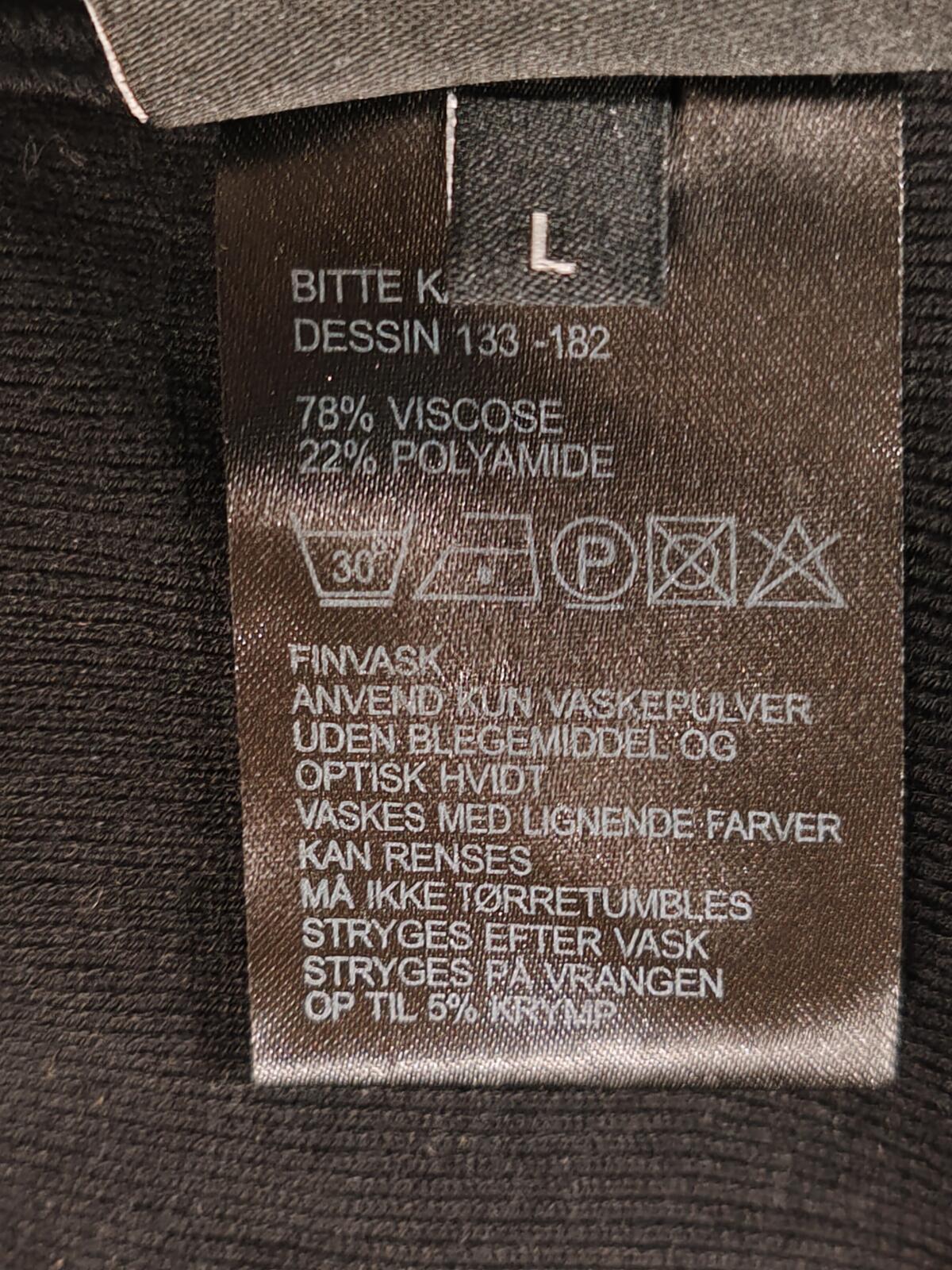 Bitter Kai Rand | L | Black Cold Shoulder Tshirt