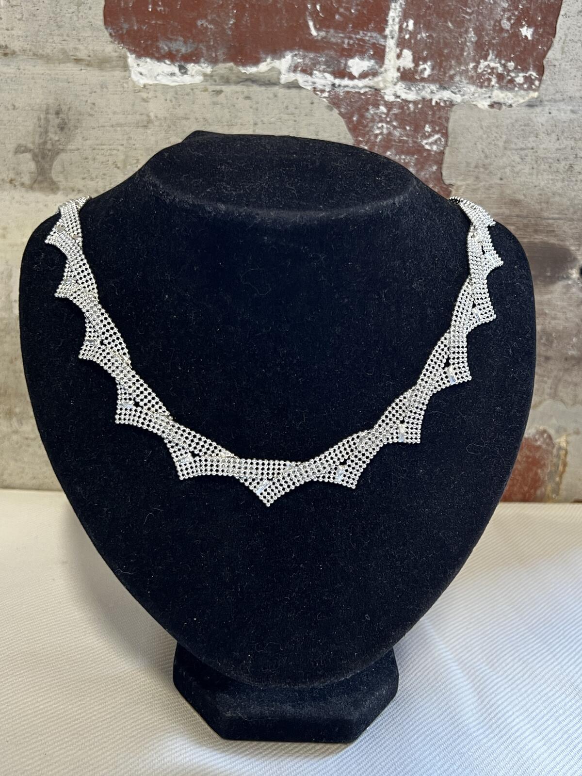 Silver tone pointed necklace