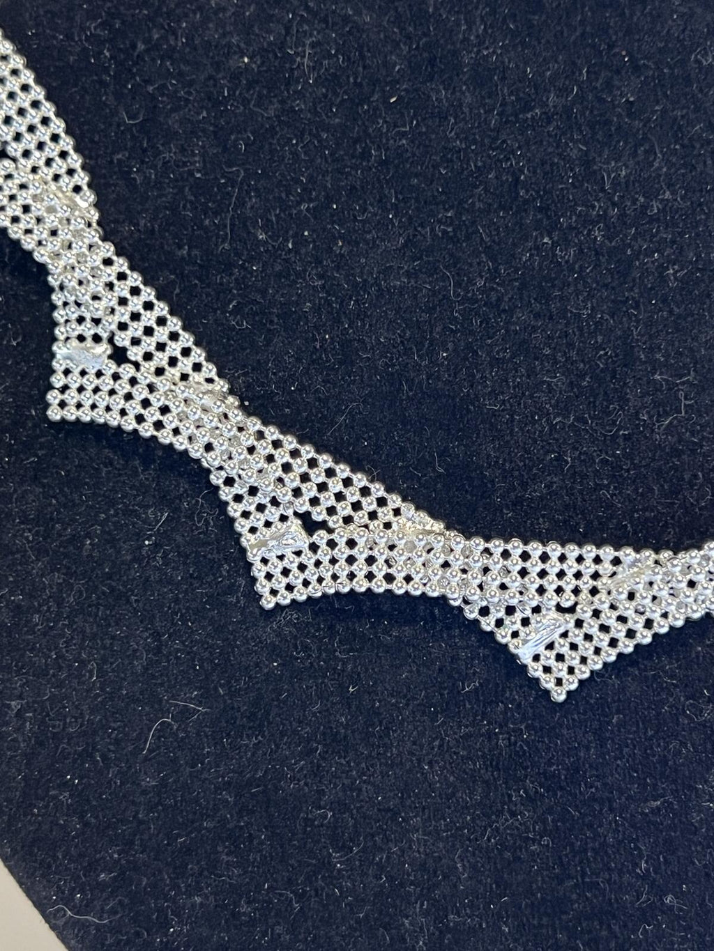 Silver tone pointed necklace