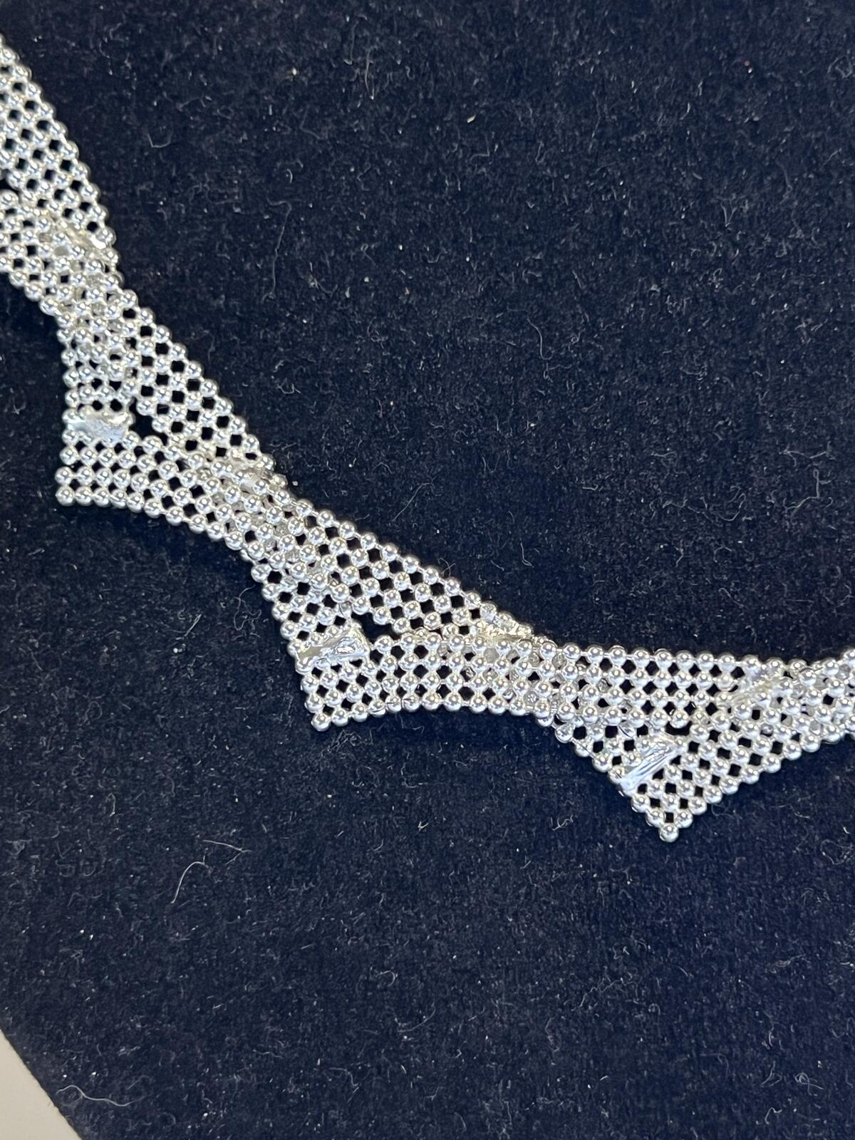 Silver tone pointed necklace