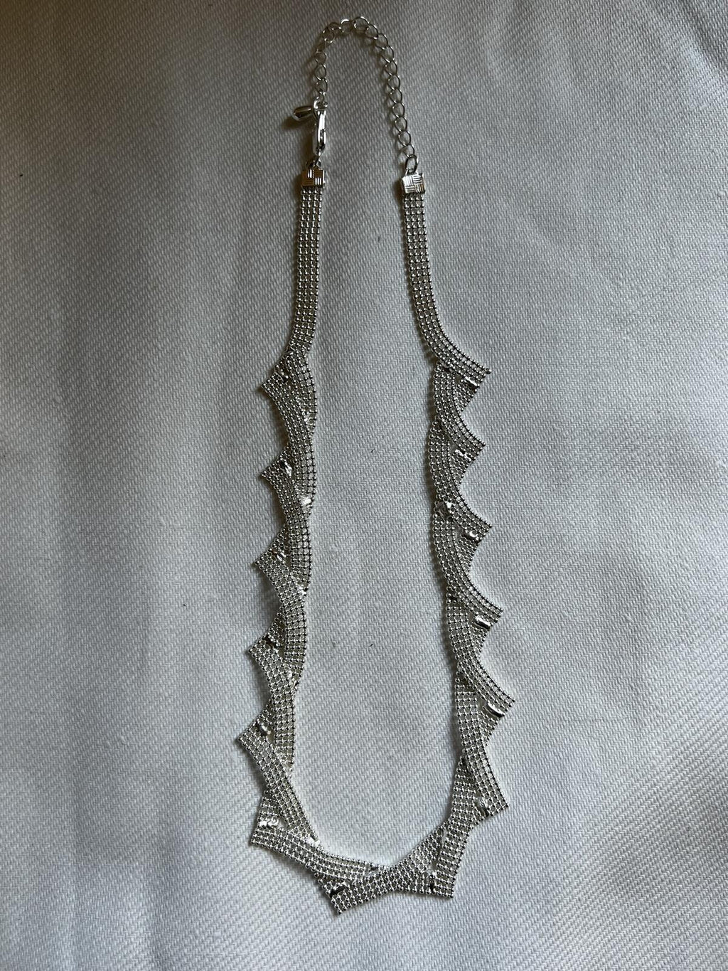 Silver tone pointed necklace