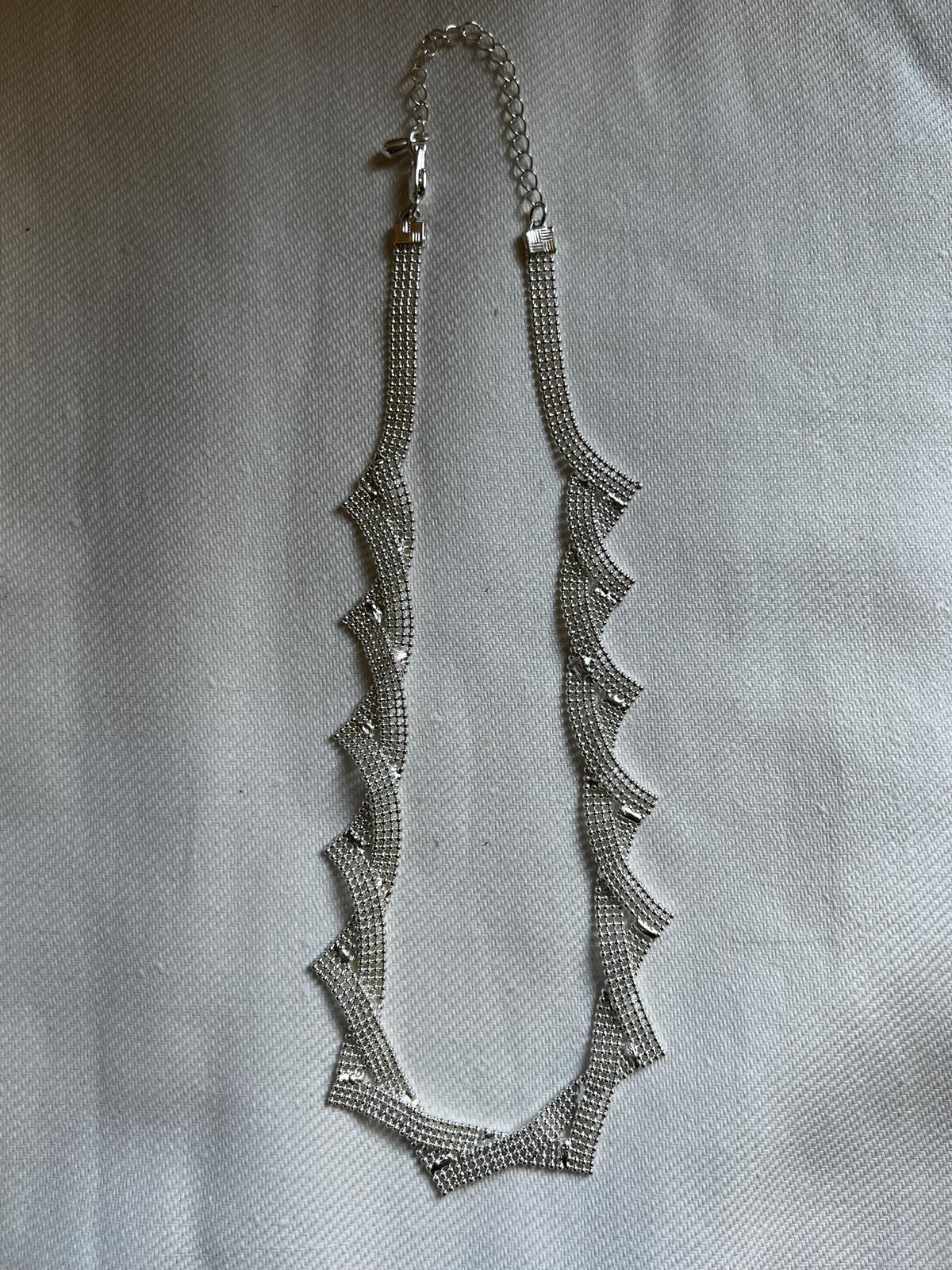 Silver tone pointed necklace