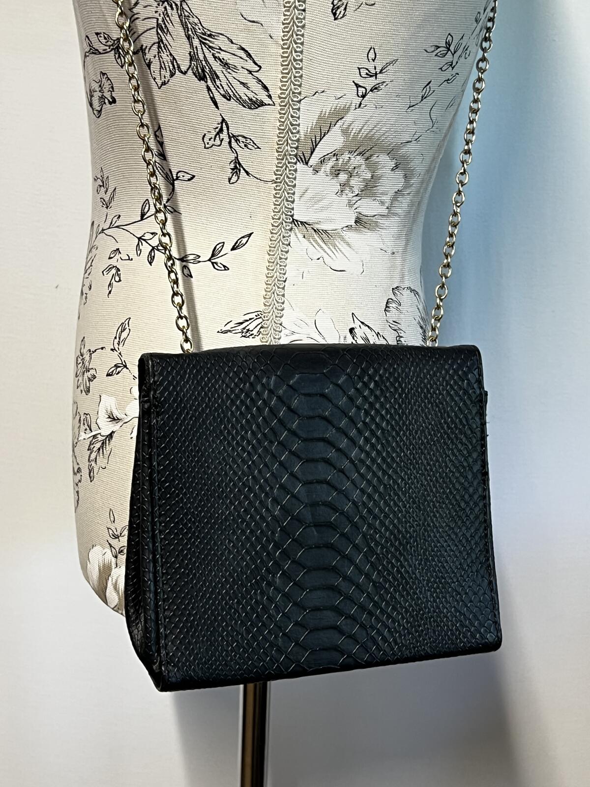 Vintage New Look Blue Snakeprint Crossbody bag with Chain