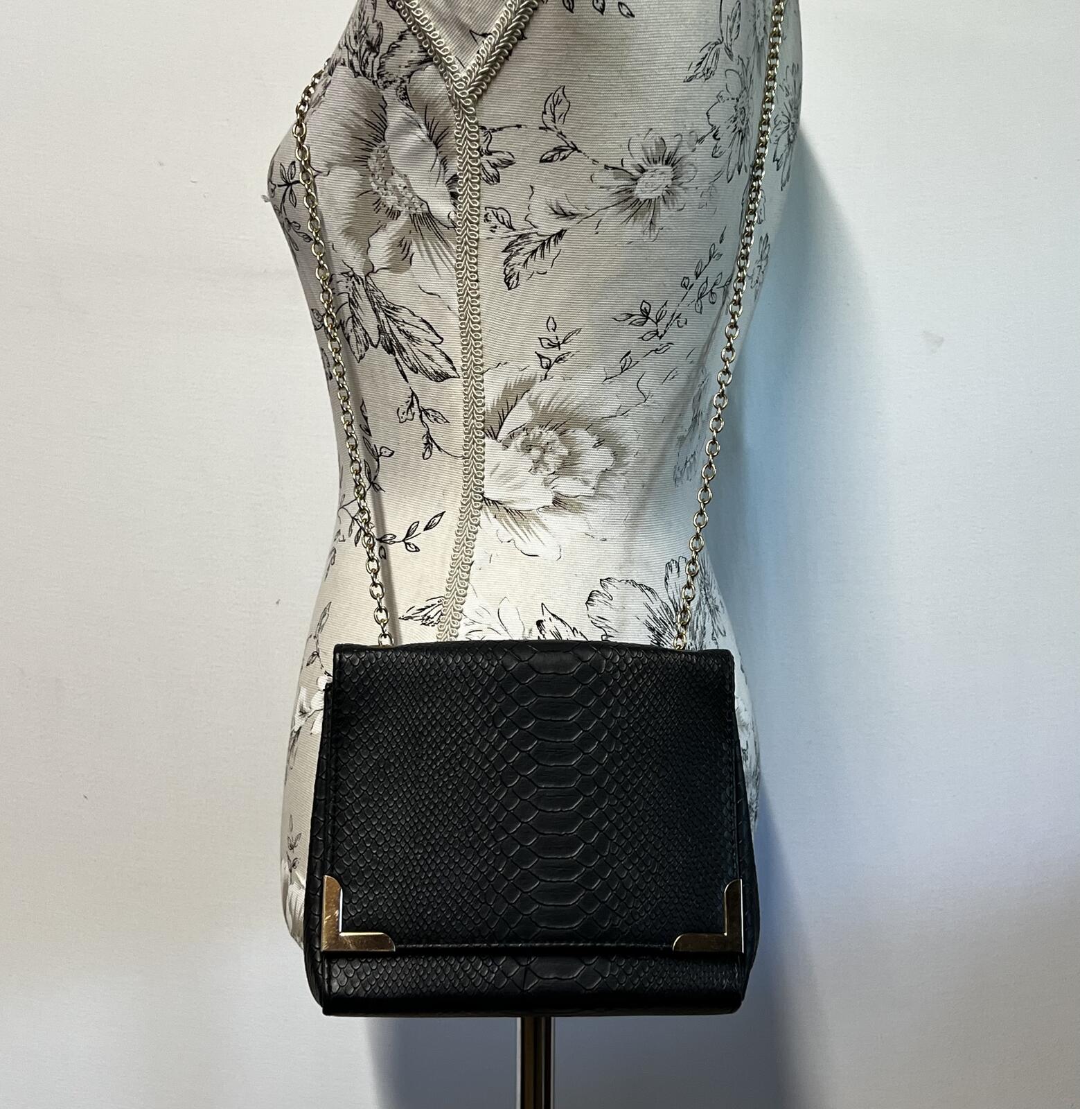 Vintage New Look Blue Snakeprint Crossbody bag with Chain