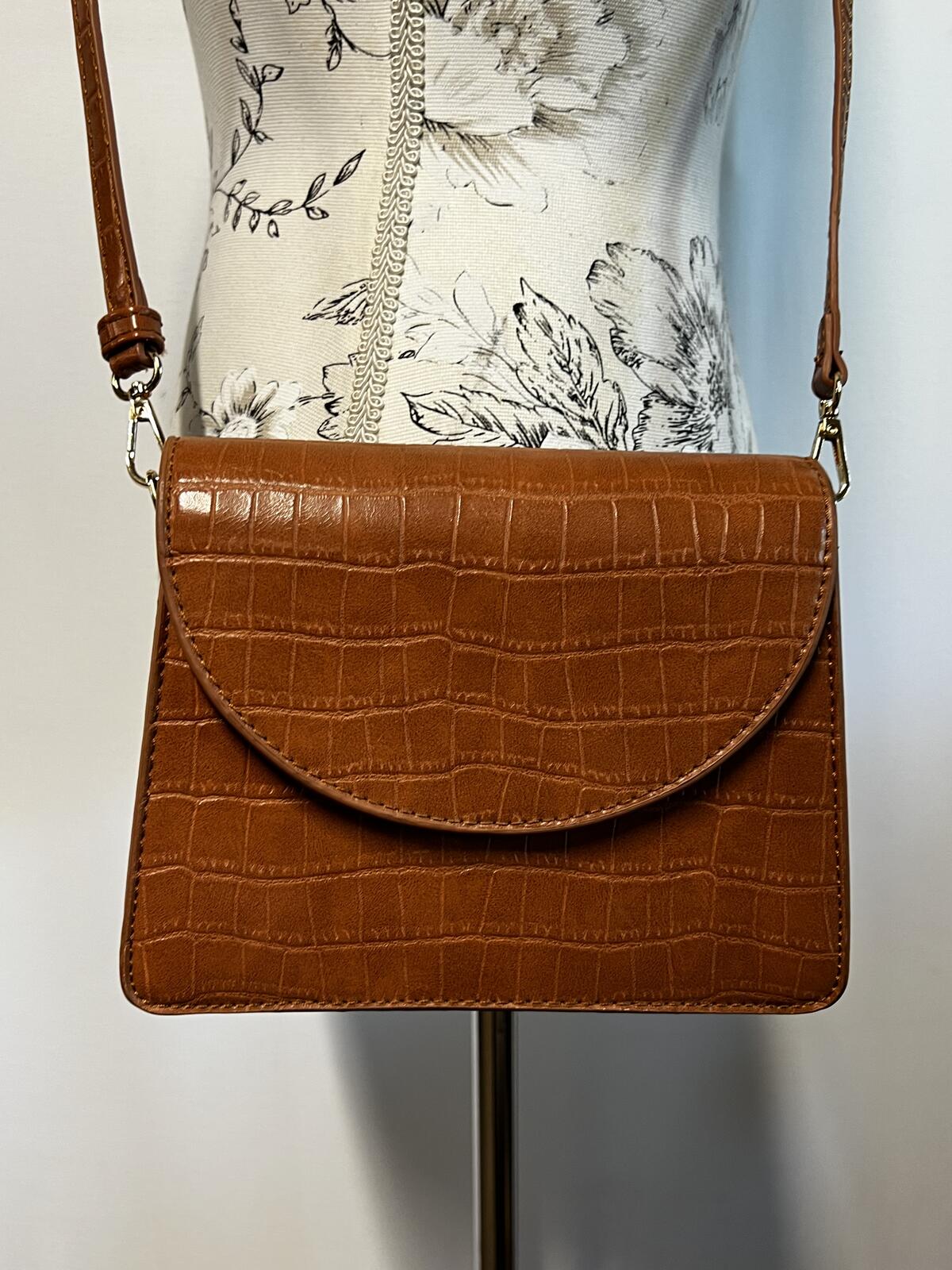 Tan Women's Leather Shoulderbag With Crocodile Skin Pattern