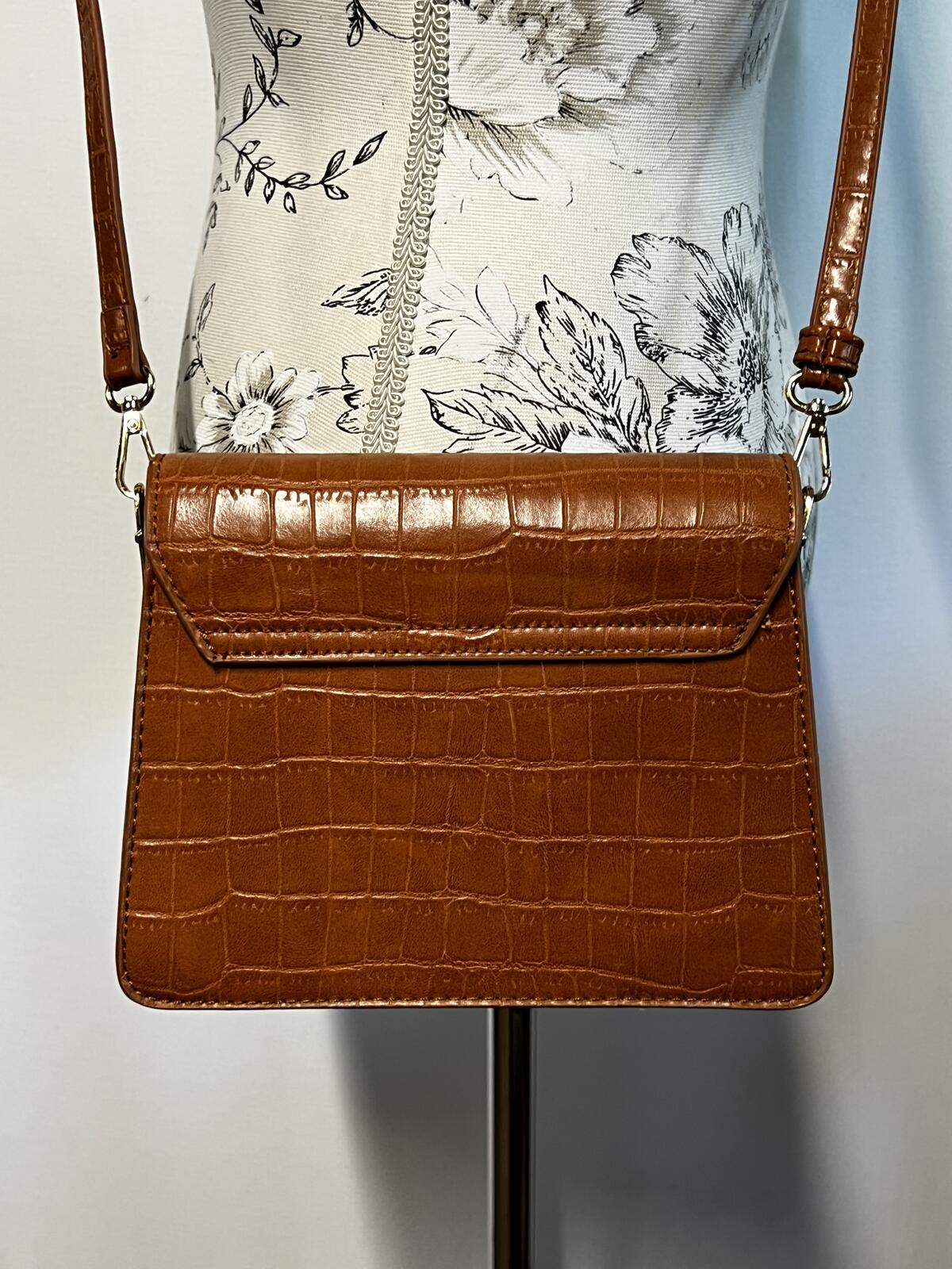 Tan Women's Leather Shoulderbag With Crocodile Skin Pattern