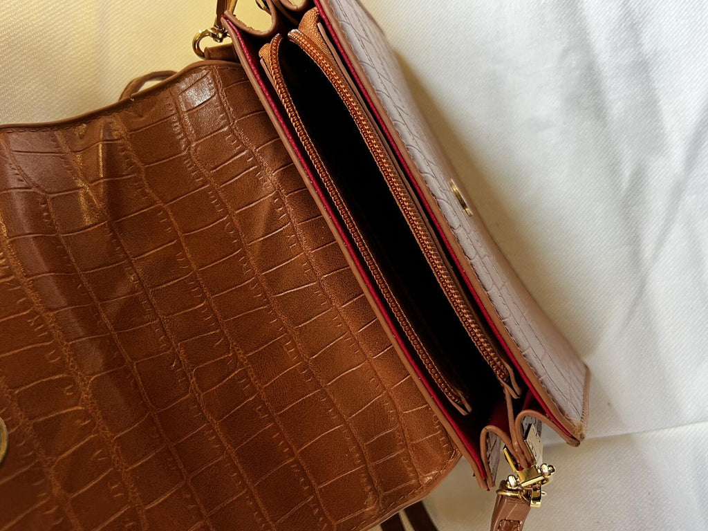 Tan Women's Leather Shoulderbag With Crocodile Skin Pattern