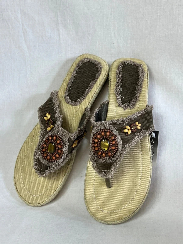 Marqui | Size 7 | Stylish boho flip-flops