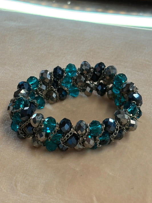 Multi stone elastic bangle