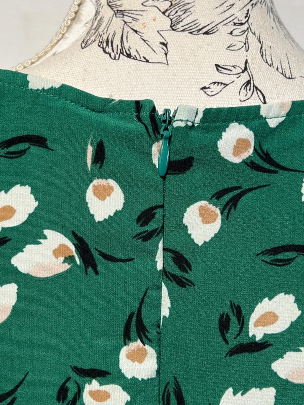 Yumi | 14 | Vintage Style Dark Green Floral Pattern Summer Dress