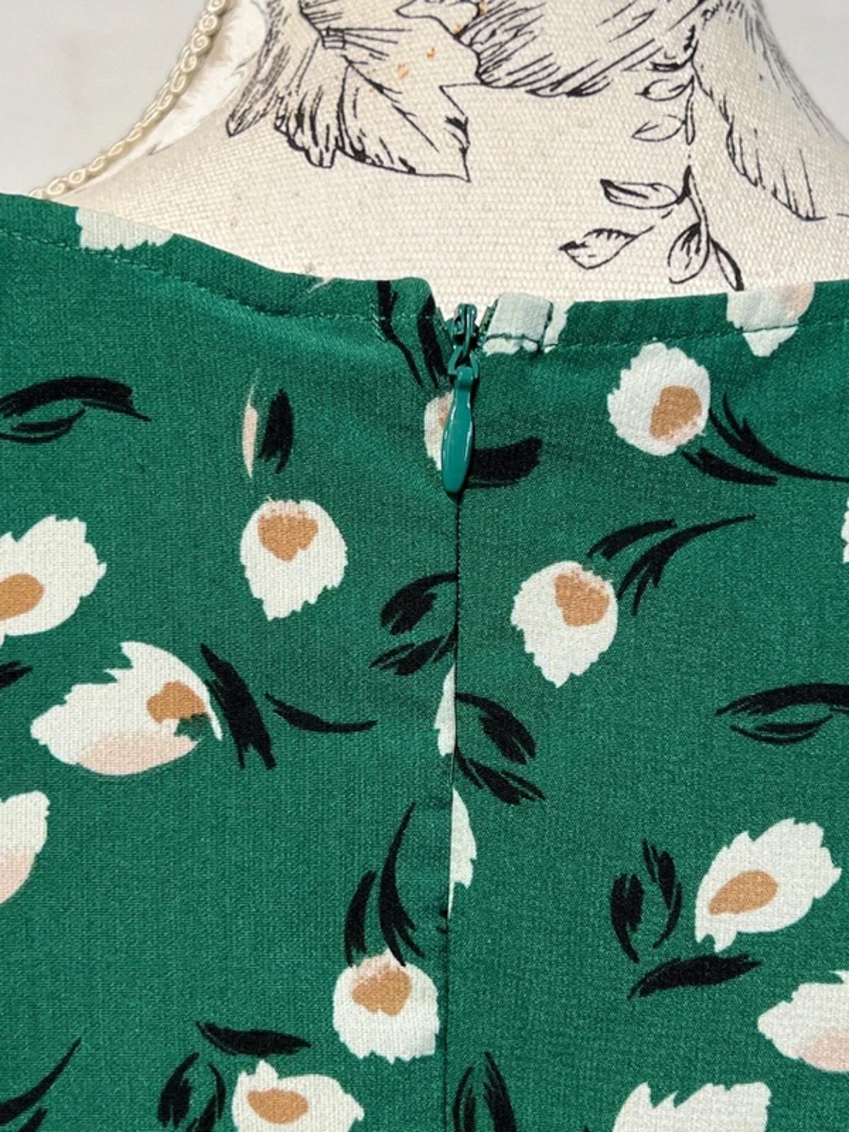 Yumi | 14 | Vintage Style Dark Green Floral Pattern Summer Dress