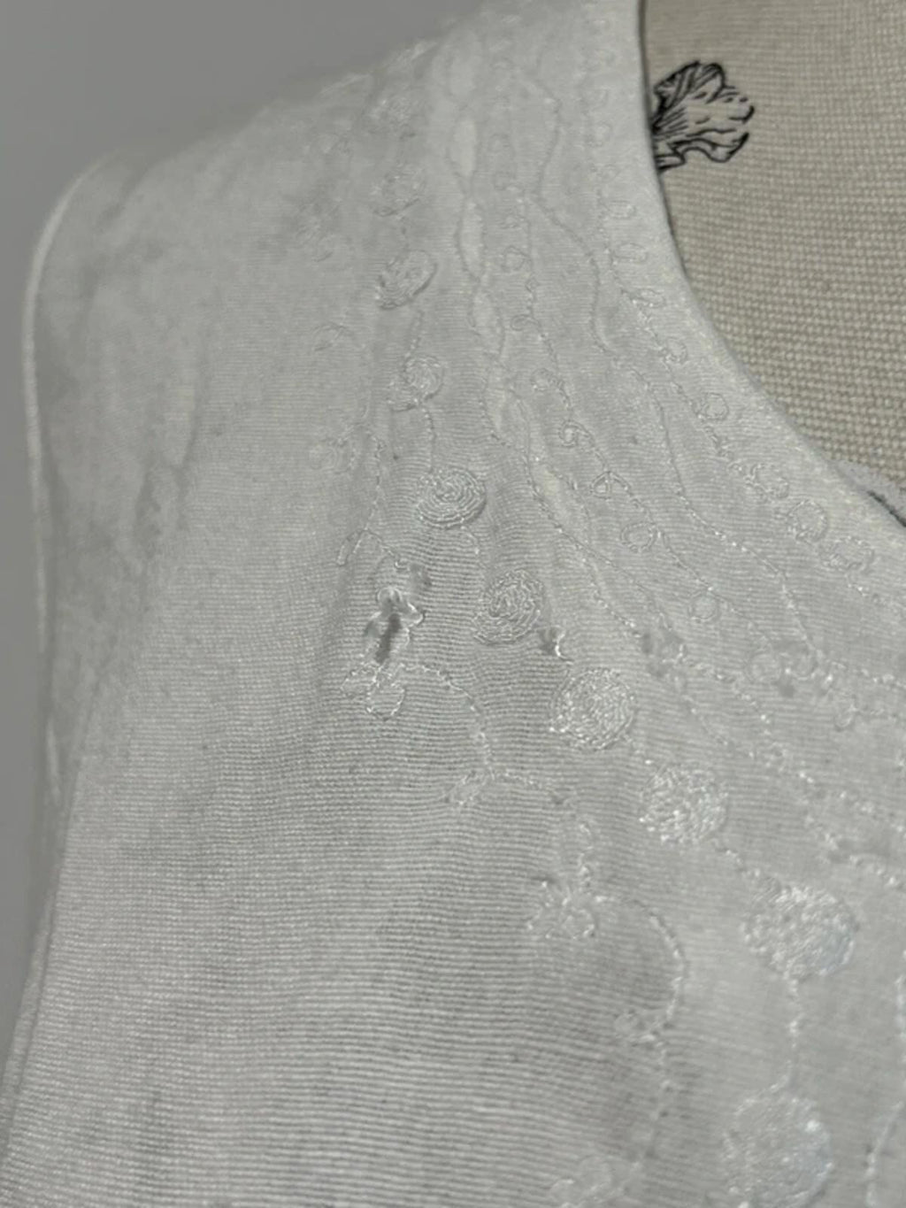 Joella | White T-Shirt | Cute embroidery