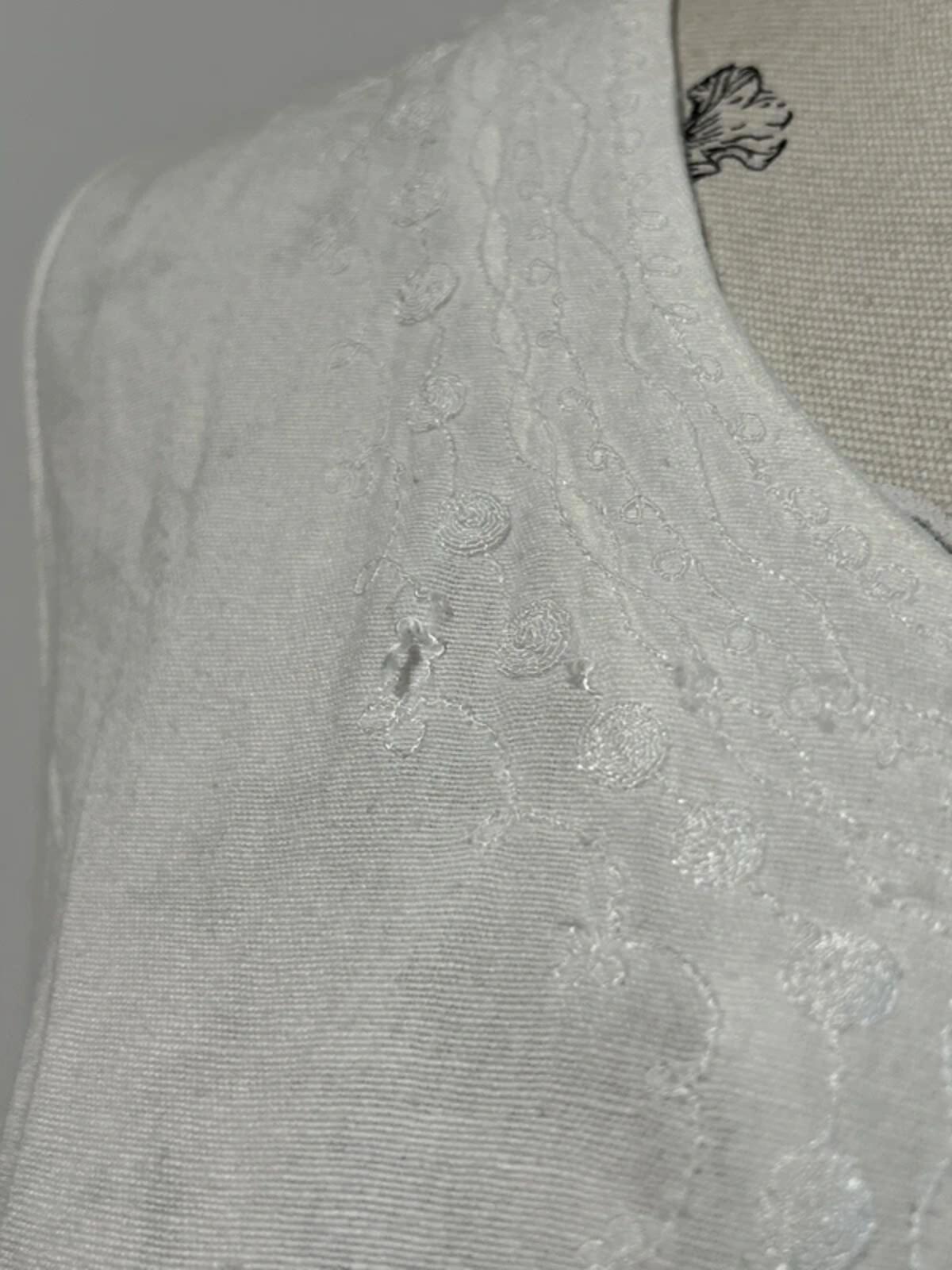 Joella | White T-Shirt | Cute embroidery