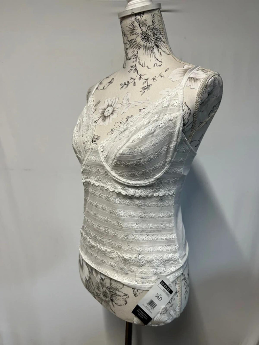 Vintage George | 38D | White lace lingerie/Nightwear