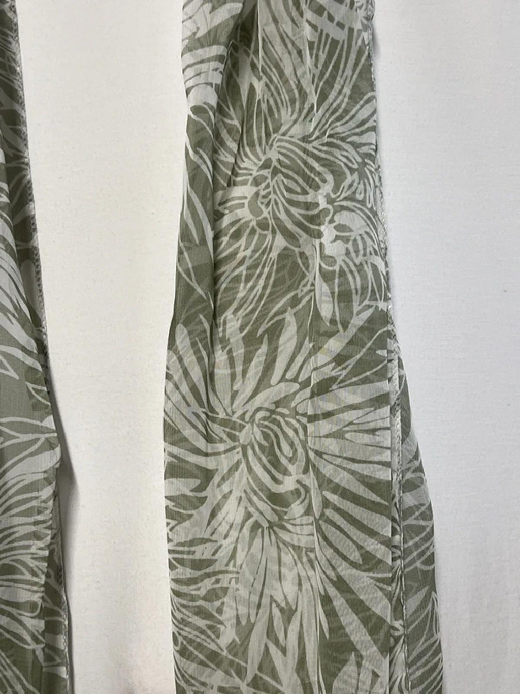 Vintage Style Ladies Scarf | Green Pattern