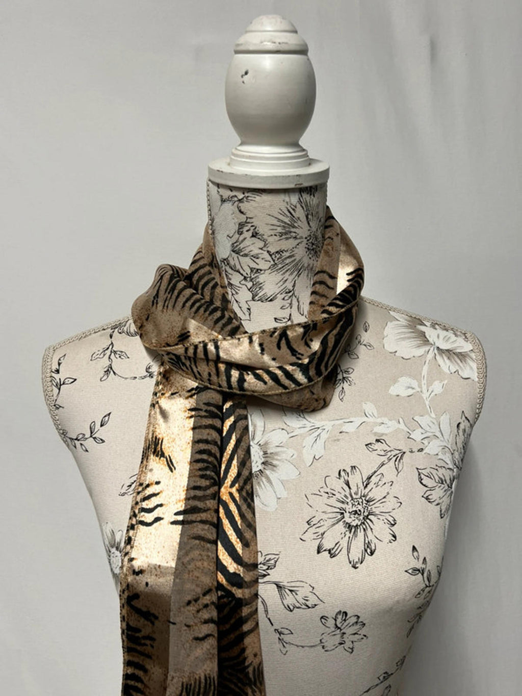 Women’s Tiger Print Scarf | Great Condition