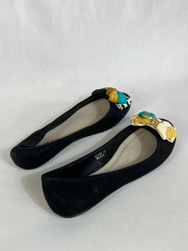 Nǐo Nio | Size 7 (41) | Stylish black velvet ballets with colourful bows