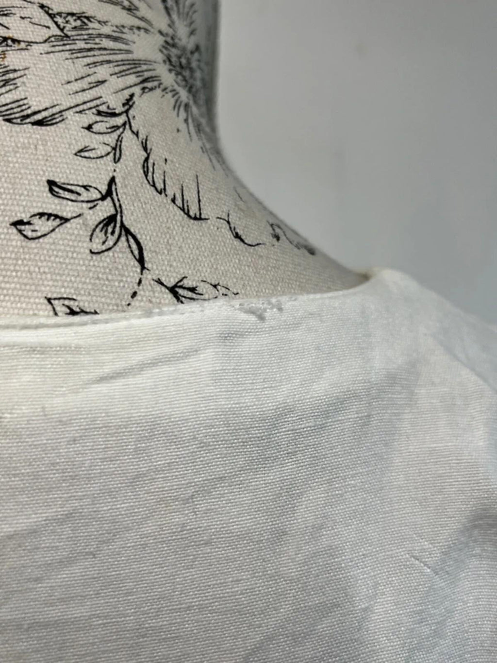 Joella | White T-Shirt | Cute embroidery