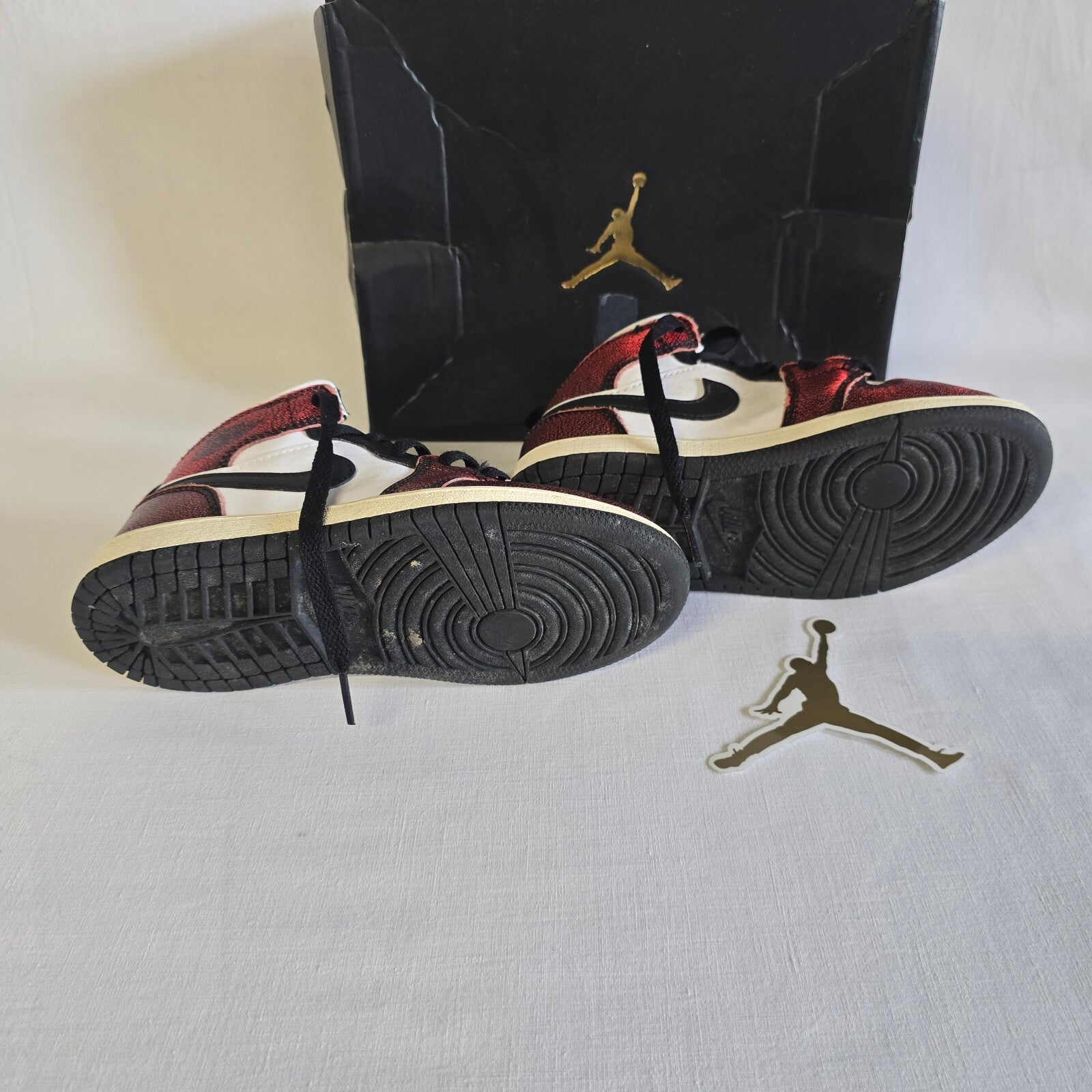 Nike Air Jordan 1 mid se  "wear away chicargo" size 12.5
