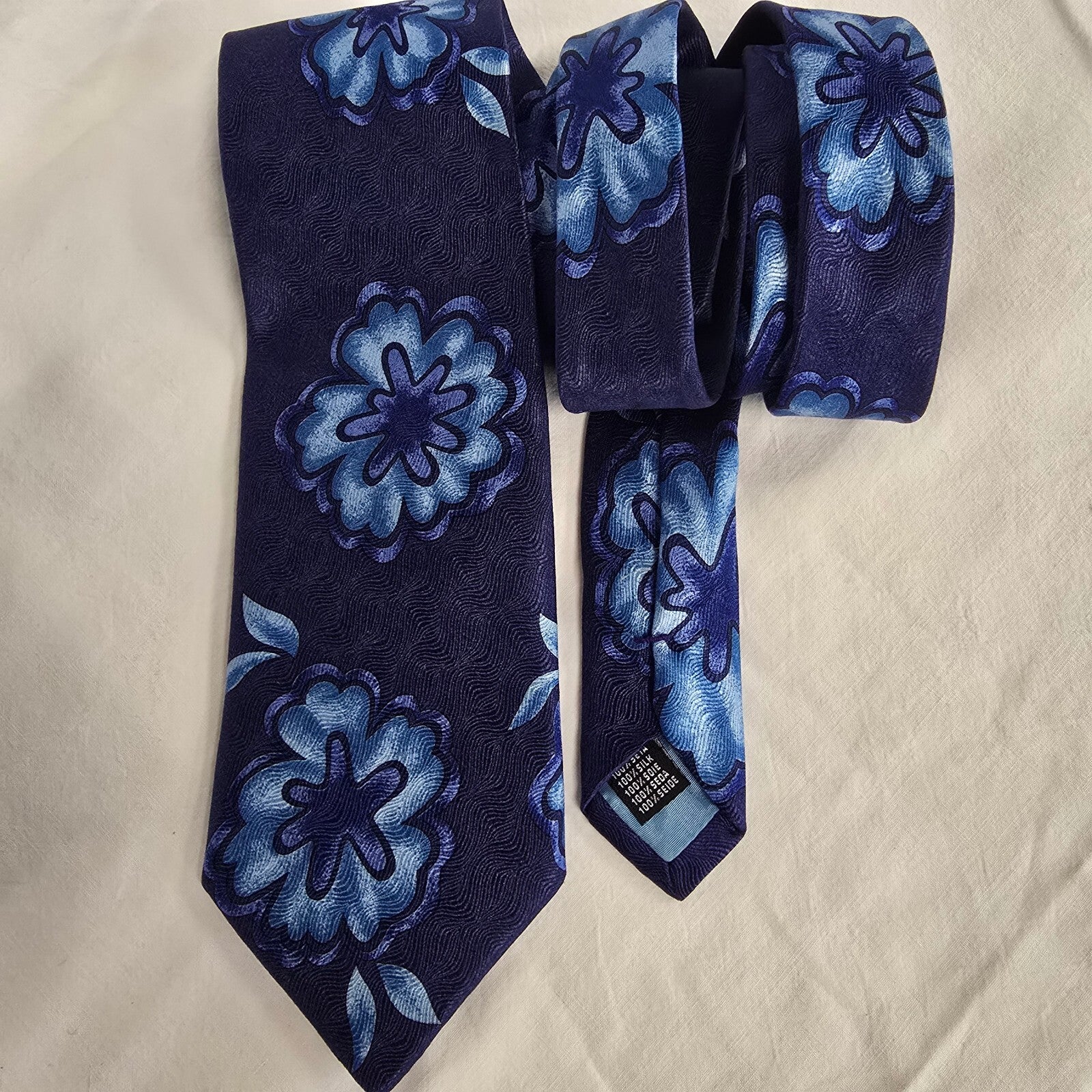 Blue 100% silk Auctin Reed tie