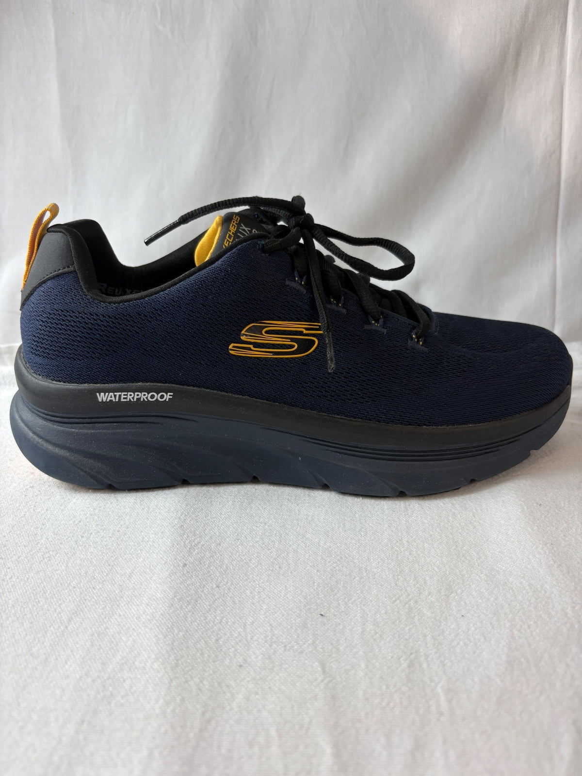 Sketchers d’lux walker trainers / UK 7.5