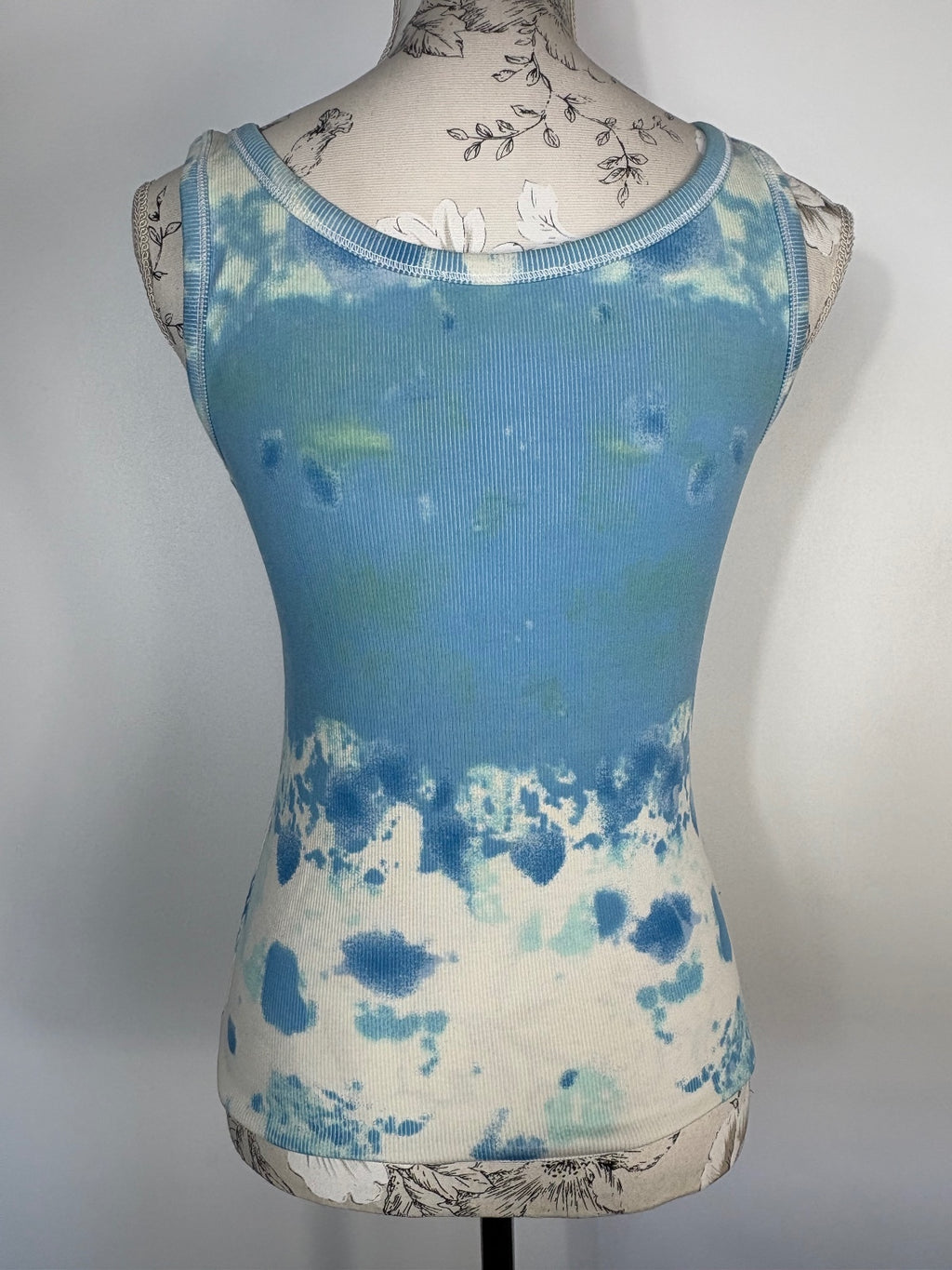 OUI moments vest top / 38inch chest