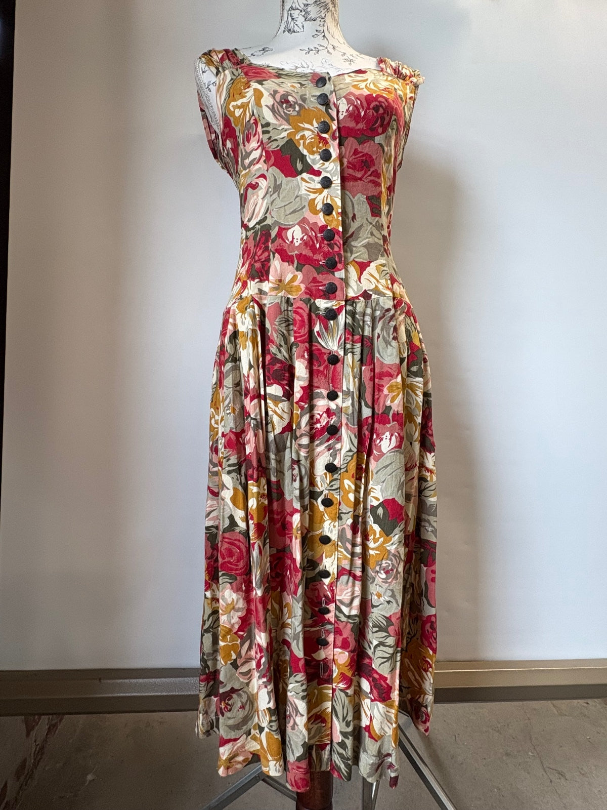 Vintage classic woman floral dress / 10