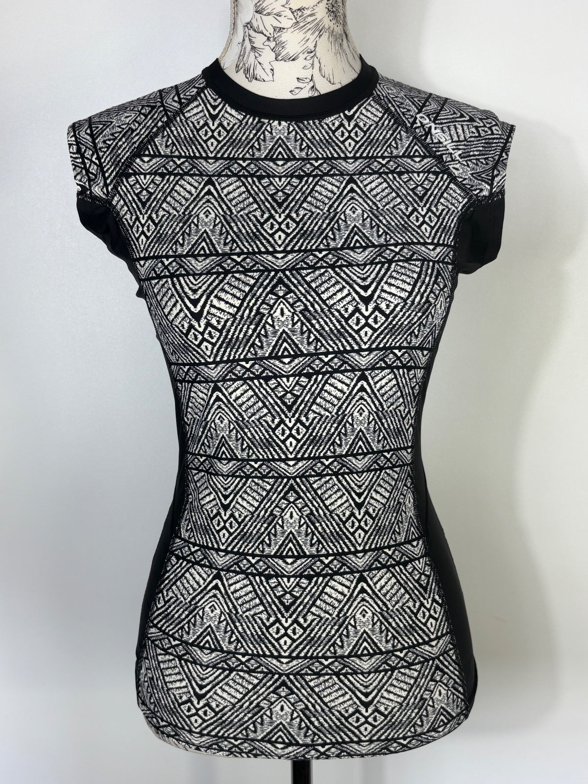 O’Neill hyperdry swim top / M