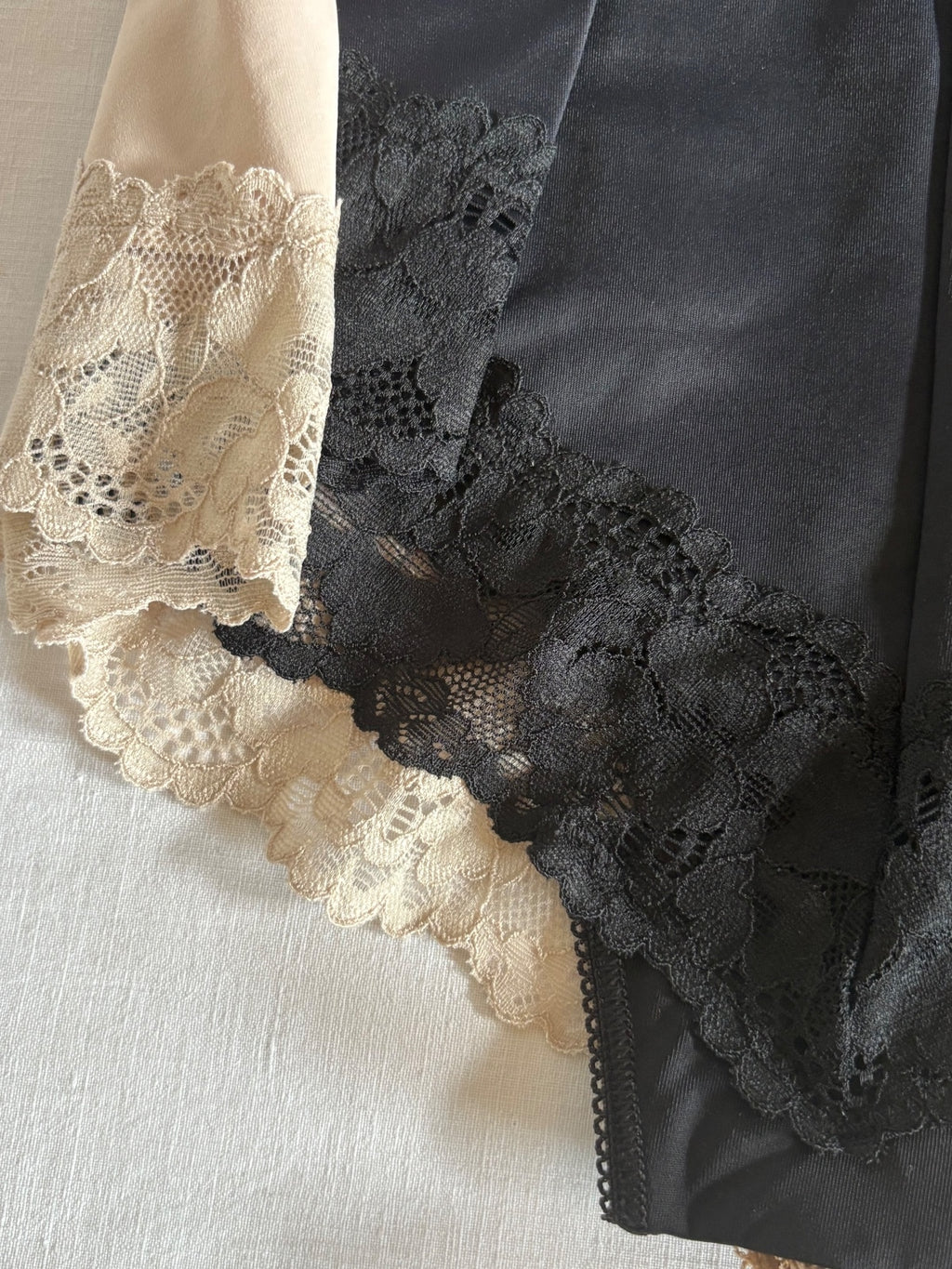 2 pack of soothing lace trim briefs /12